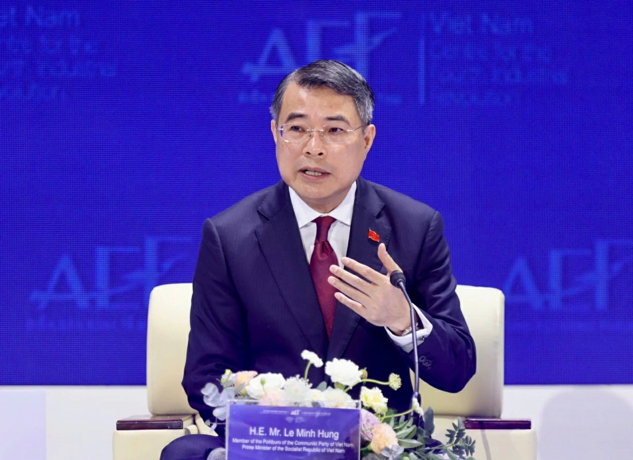 AEF 2026: PM Le Minh Hung holds a dialogue with WEF Managing Director Stephan Mergenthaler on positioning Vietnam for global future