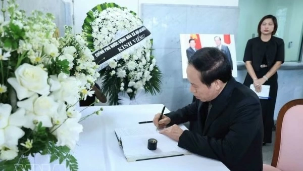 Deputy Prime Minister Le Tien Chau pays tribute to former Japanese Prime Minister Fukuda Yasuo