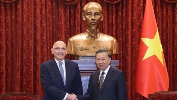 Party General Secretary, President To Lam receives Azerbaijani Presidential Envoy