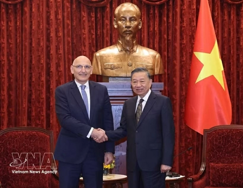 Party General Secretary, President To Lam receives Azerbaijani Presidential Envoy