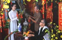 a toast to vietnamese rice wine