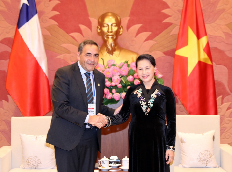 top legislator of vietnam receives leader of chiles lower house