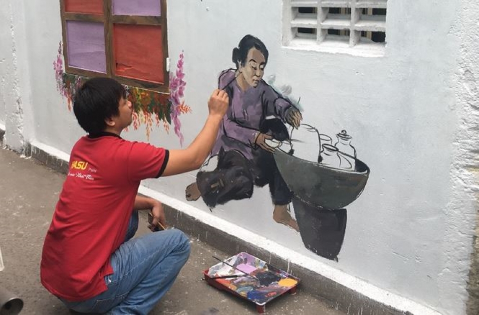 alleyway murals of central da nang city