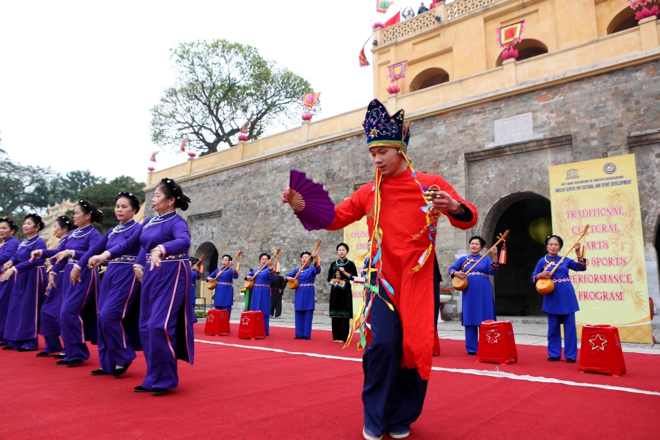 traditional tet re enacted at thang long royal citadel