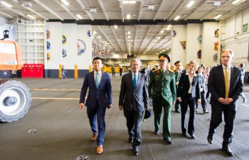 Vietnamese Ambassador visits US aircraft carrier in Norfolk