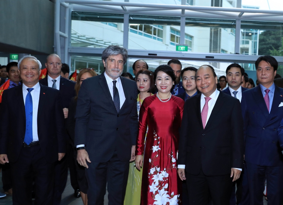 prime minister visits aut talks to vietnamese expats in new zealand