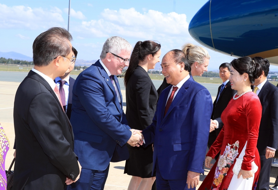 prime minister nguyen xuan phuc begins australia visit