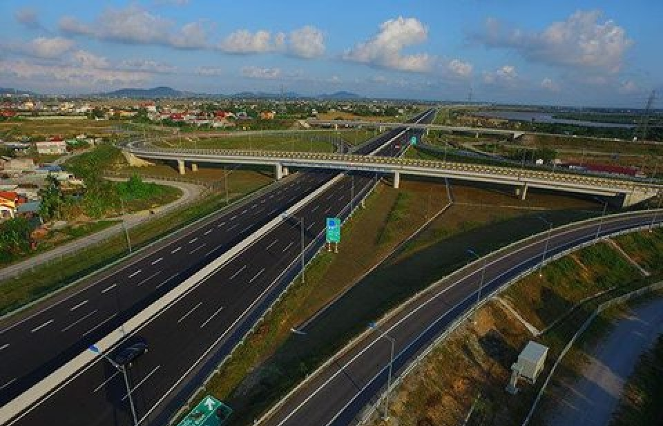 Vietnam looks to private sector to fund infrastructure
