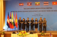 vietnamese lao fronts discuss enhancing ties