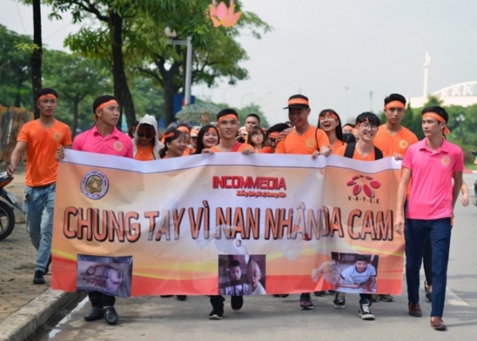 ha noi 3000 people take walk for aodioxin victims