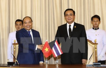 PM Nguyen Xuan Phuc holds talks with Thai counterpart