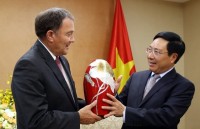 deputy pm pham binh minh meets greeces parliamentary leaders