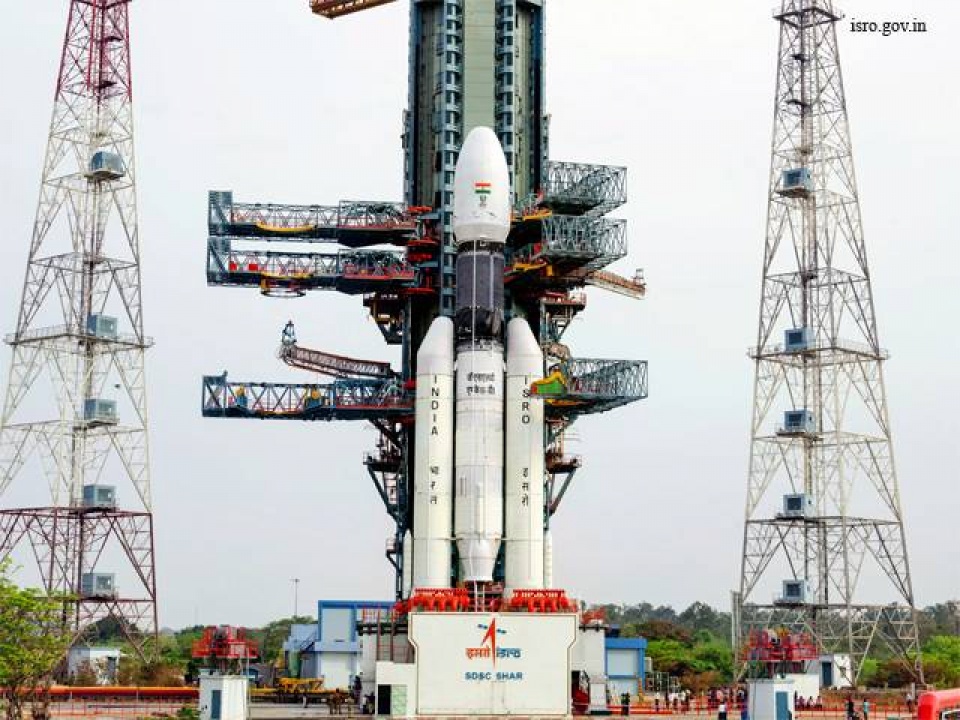 reaching for the stars indias quest for the outer space aryabhata to mangalyaan