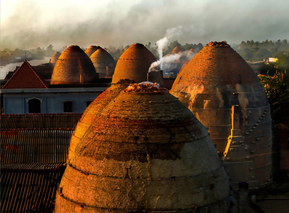 stunning images of traditional pottery village