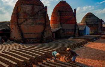 Stunning images of traditional pottery village