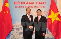pm nguyen xuan phuc welcomes chinese foreign minister