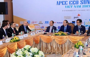 APEC 2017: President meets with leaders of US firms