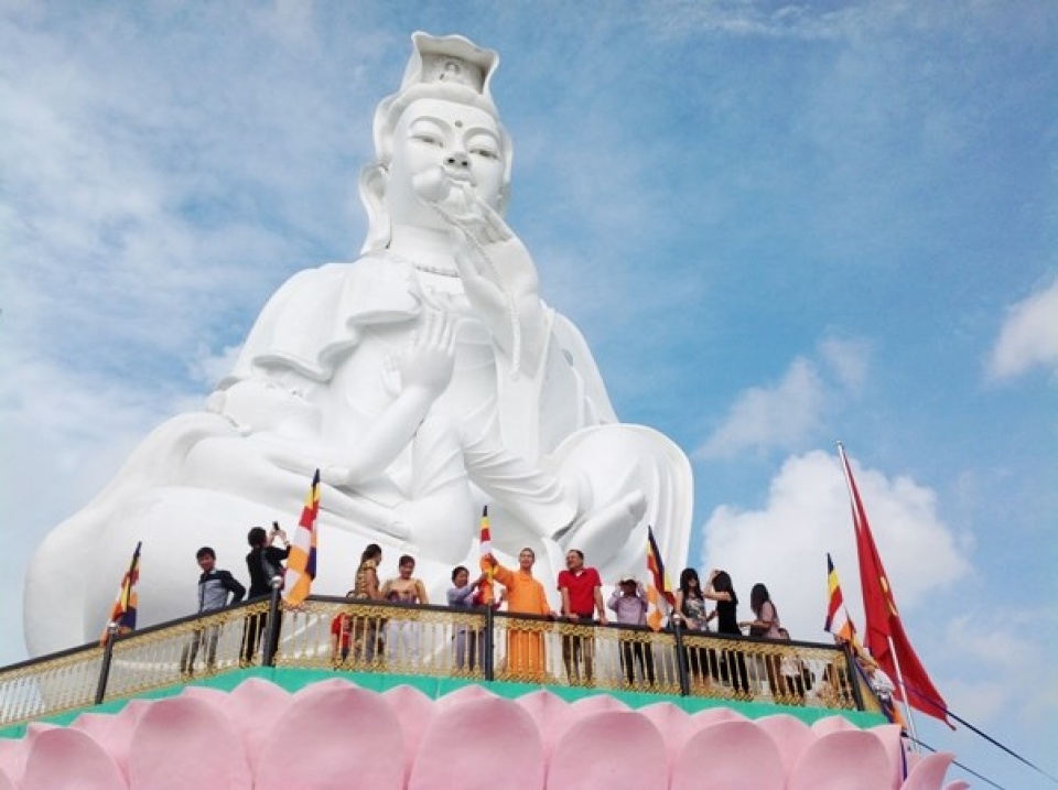 vietnamese culture features buddhist legacy