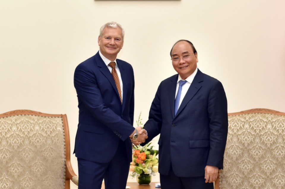 pm encourages australian group sakkaras investment in real estate