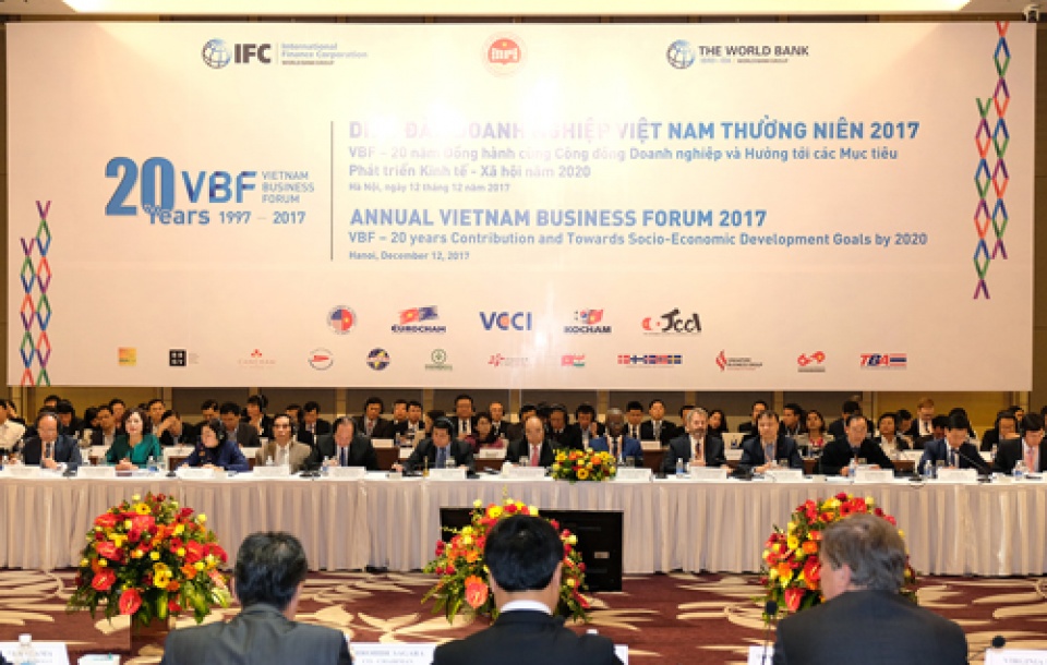 pm phuc attends annual vietnam business forum 2017