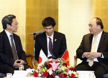 PM greets leaders of Kansai regional association