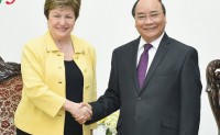 prime minister nguyen xuan phuc welcomes john kerry
