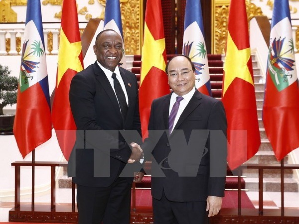 prime minister nguyen xuan phuc greets haitian senate president