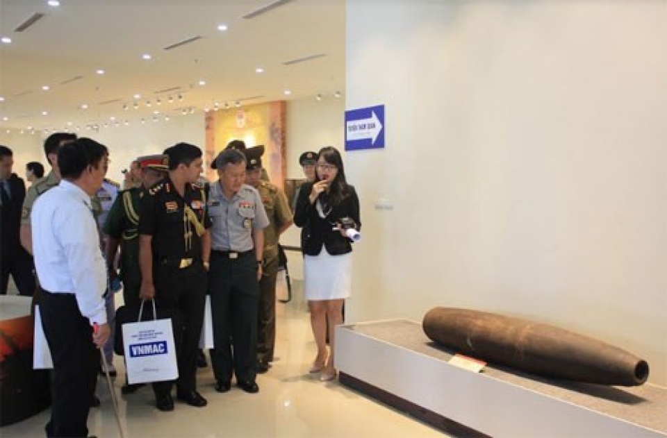 military attaches visit vietnam national mine action centre