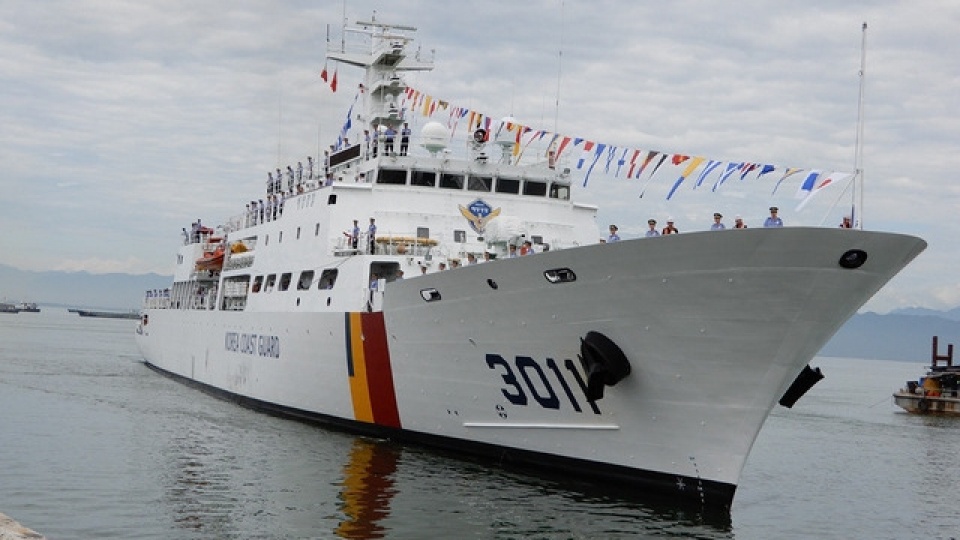 rok coast guard vessel visits da nang