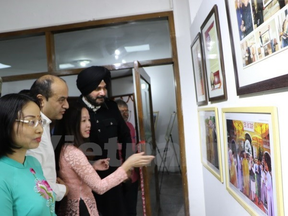 Photo exhibition helps bring Vietnam, India closer photo exhibition helps bring vietnam india closer