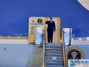 US President arrives in Vietnam for DPRK-USA summit