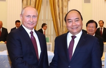 PM Nguyen Xuan Phuc meets President V. Putin