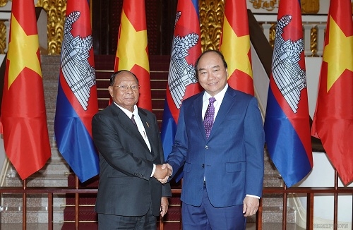 prime minister nguyen xuan phuc hosts top cambodian legislator