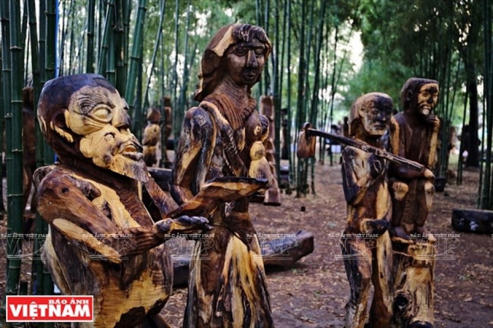 the wooden statues of tay nguyen