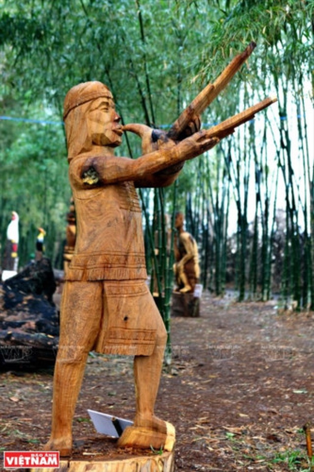 the wooden statues of tay nguyen
