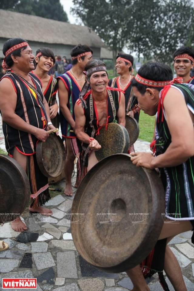 gongs echoes of central highlands forests mountains