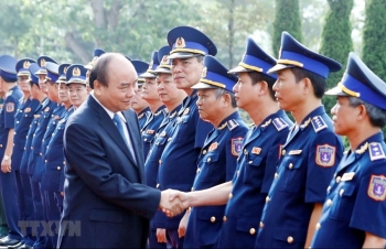 Coast guards bear heavy but glorious responsibility: PM Nguyen Xuan Phuc