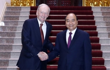 Prime Minister Nguyen Xuan Phuc hosts former Canadian PM