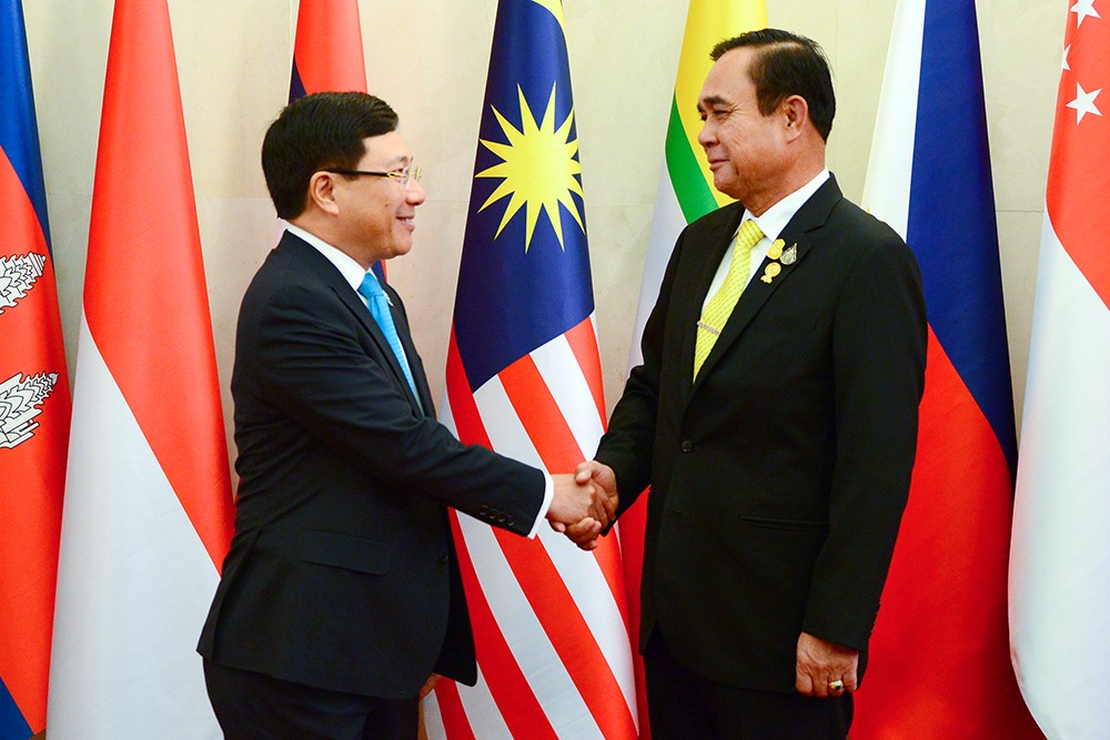 asean foreign ministers pay courtesy call on thai prime minister