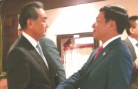 vn committed to work with countries to build a united self reliant asean pm phuc