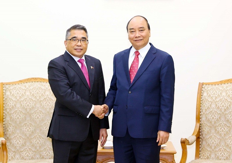 Thủ tướng Nguyễn Xuân Phúc tiếp Đại sứ Philippines Meynardo Los Banos Montealegre tại trụ sở Chính phủ, ngày 17/3/2021.