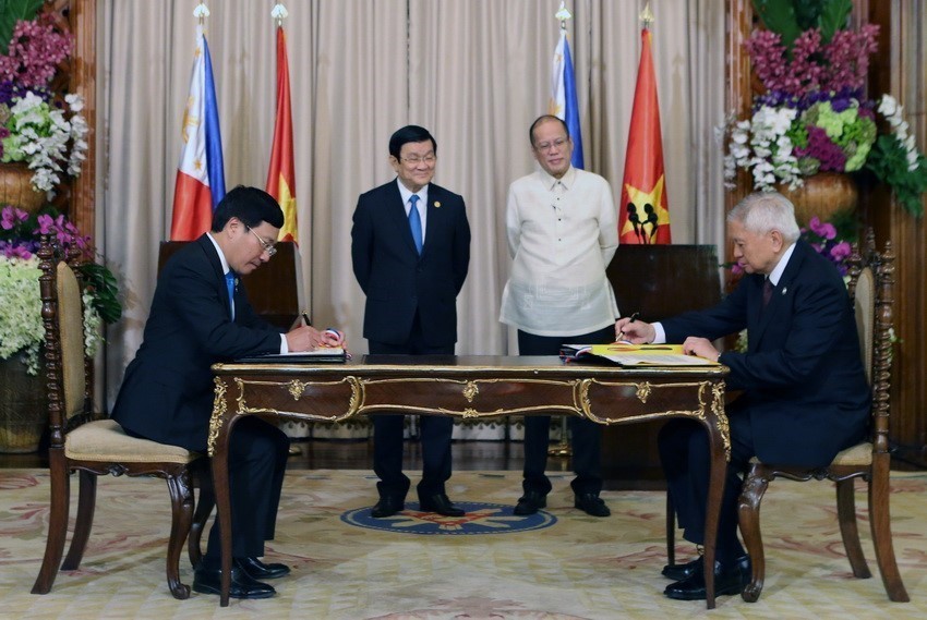 Tổng thống Philippines Benigno S. Aquino III và Chủ tịch nước Trương Tấn Sang chứng kiến lễ ký kết Kế hoạch hành động Philippines - Việt Nam giai đoạn 2011-2016, tháng 10/2011.