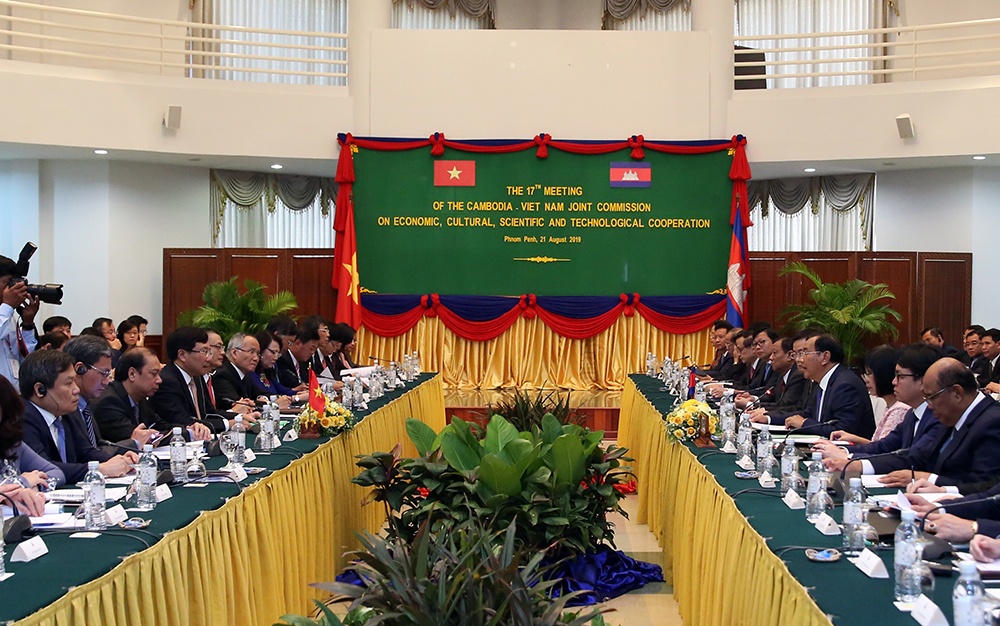deputy pm co chaired the meeting of vietnam cambodia joint commission