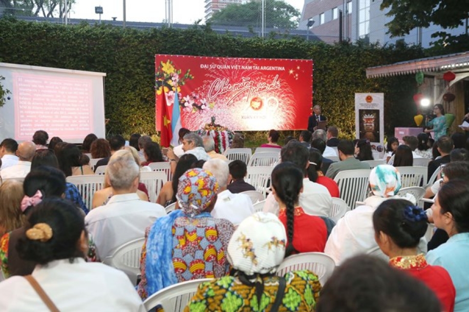 embassy hosts tet event for vietnamese community in argentina