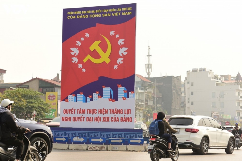 Ha Noi radiantly decorated to welcome upcoming National Party Congress Ha Noi radiantly decorated to welcome upcoming National Party Congress