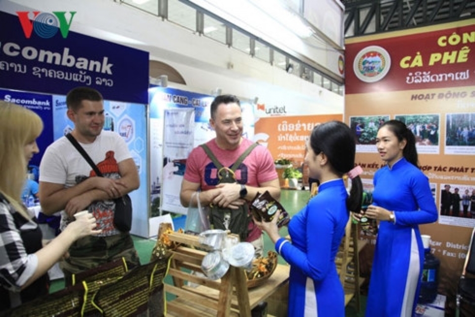 vietnam laos trade tops 1 billion usd in 2018