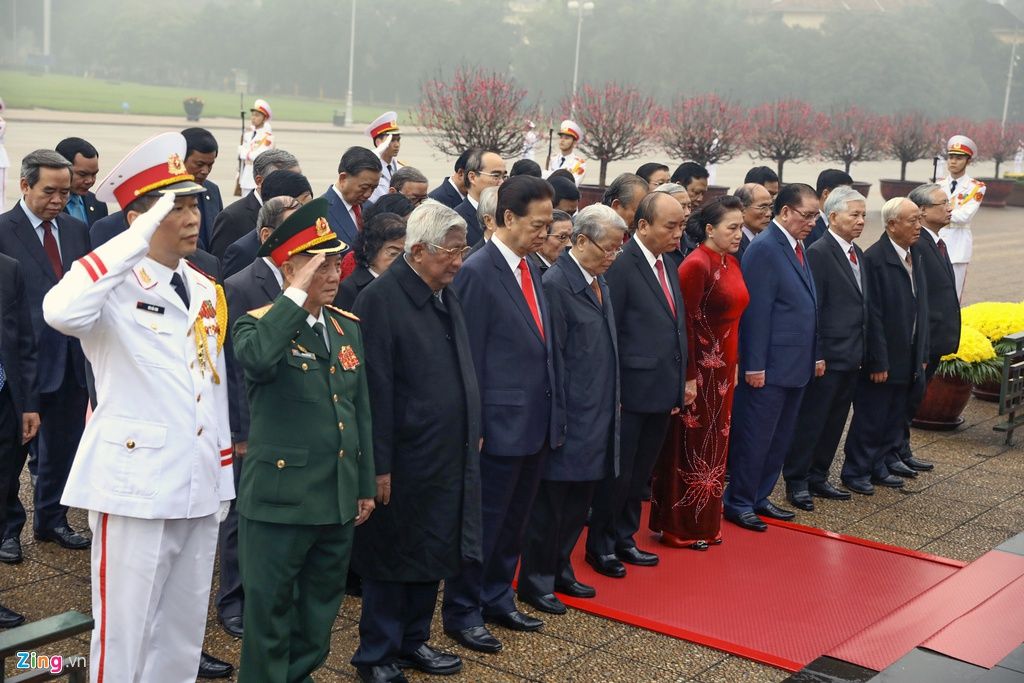 party state leaders pay tribute to president ho chi minh on partys anniversary