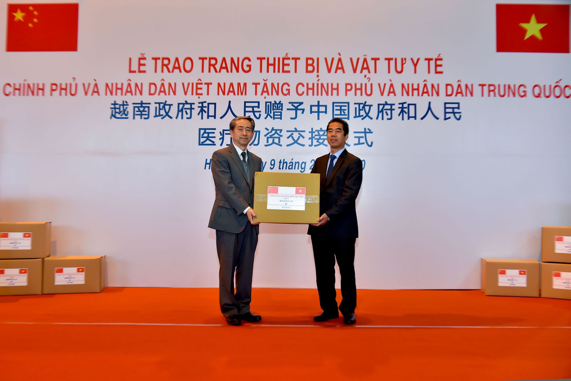 vietnam hands over medical equipment to china for ncov combat