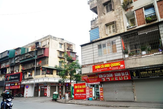 Ha Noi orders closure of streetside stalls, religious sites to prevent COVID-19 pandemic