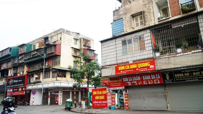 Ha Noi orders closure of streetside stalls, religious sites to prevent COVID-19 pandemic